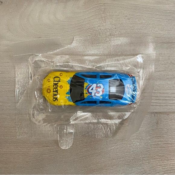 🟢 {3/$15} New in Plastic! NASCAR #43 Cheerios Richard Petty Car - Picture 11 of 16